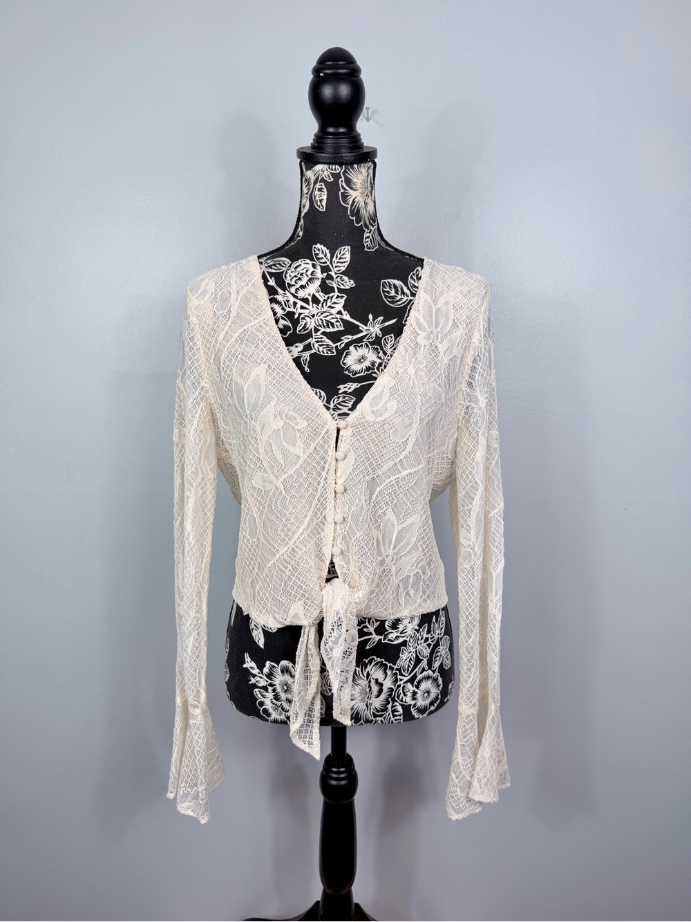 NWT WAYF cream lace button up long bell flare sleeve cropped blouse size medium